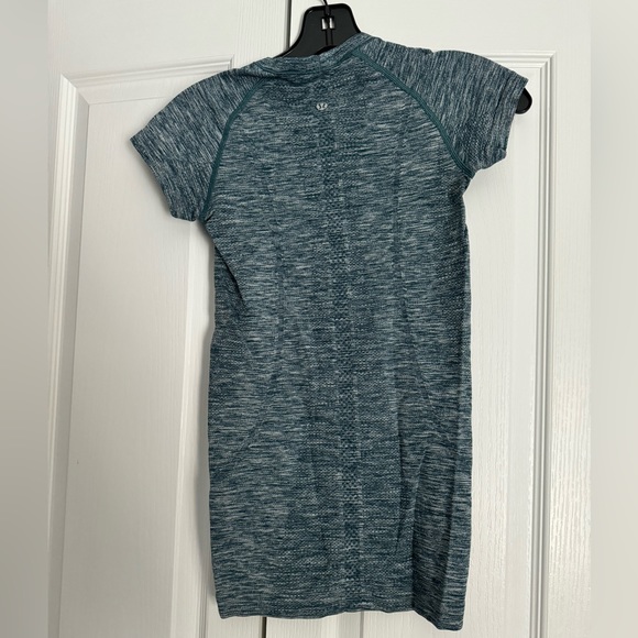 Lululemon Swiftly Tech Short Sleeve 2.0 - Picture 2 of 4